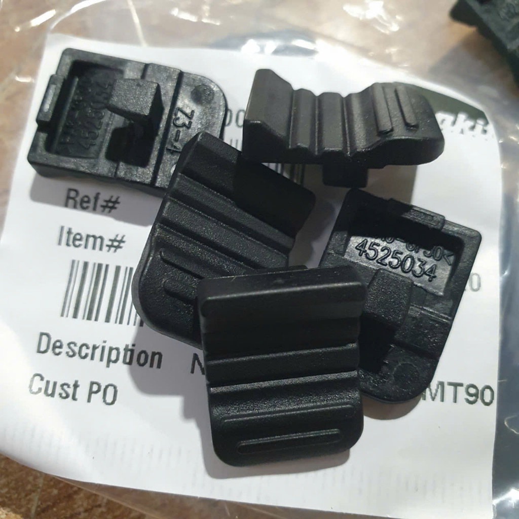 Nút công tắc máy mài Makita MT90- M0900B 452503-4 (Giá bán 1 cái)