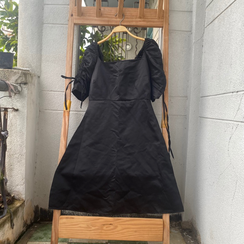 2hand đầm đen hiệu YANYISHANG eo 68cm dài 93cm mã 295