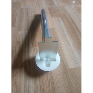 Cây mở nắp phuy chất liệu sắt