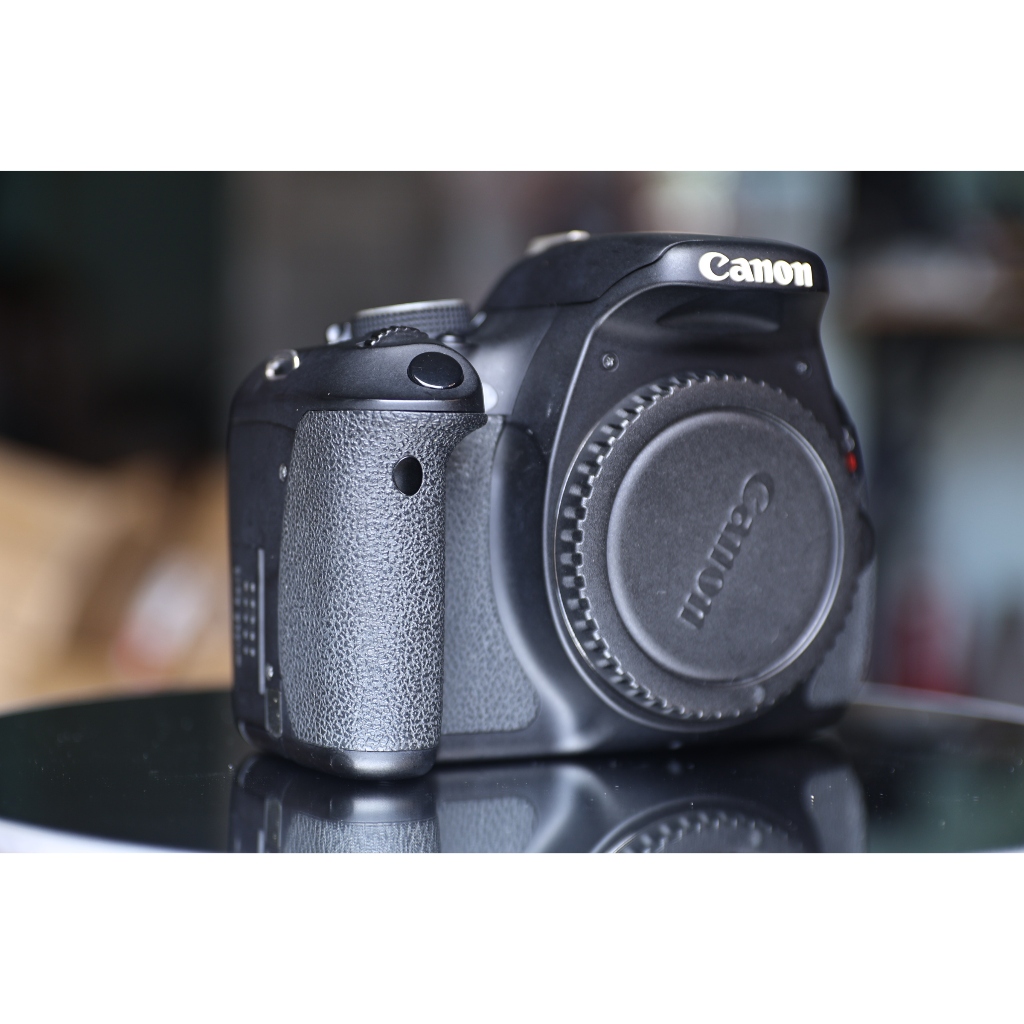 máy ảnh Canon EOS Rebel T3i - 600d (màn hình xoay lật - đẹp) (Pin - sạc - thẻ nhớ)