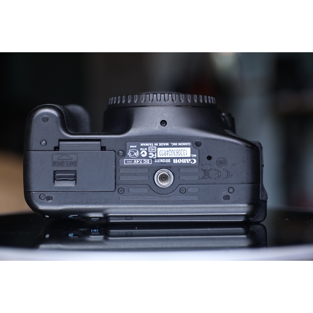 máy ảnh Canon EOS Rebel T3i - 600d (màn hình xoay lật - đẹp) (Pin - sạc - thẻ nhớ) - Phụ-kiện