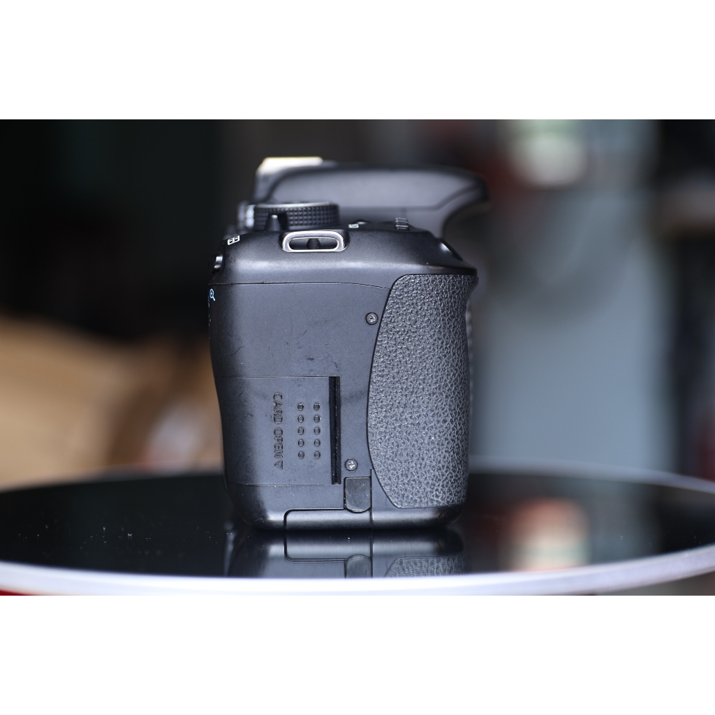 máy ảnh Canon EOS Rebel T3i - 600d (màn hình xoay lật - đẹp) (Pin - sạc - thẻ nhớ) - Phụ-kiện