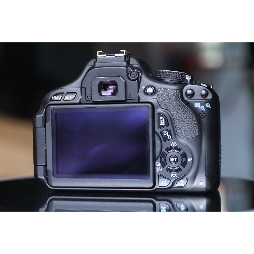 máy ảnh Canon EOS Rebel T3i - 600d (màn hình xoay lật - đẹp) (Pin - sạc - thẻ nhớ) - Phụ-kiện