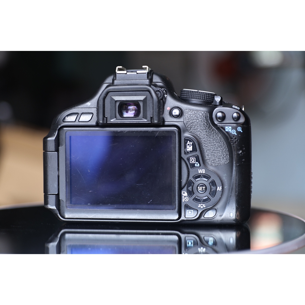 máy ảnh canon kiss x5 (như mới - màn hình xoay lật) - Máy ảnh
