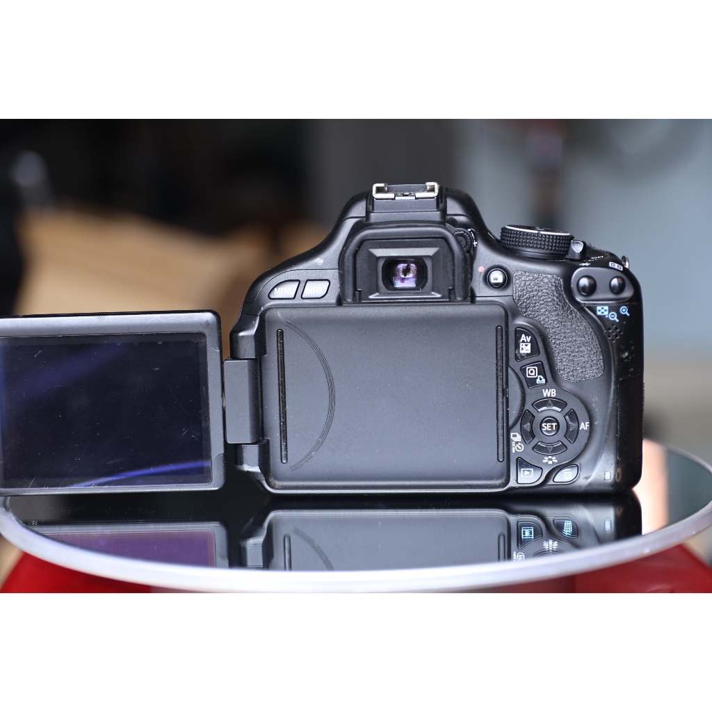 máy ảnh canon kiss x5 (như mới - màn hình xoay lật) - Máy ảnh