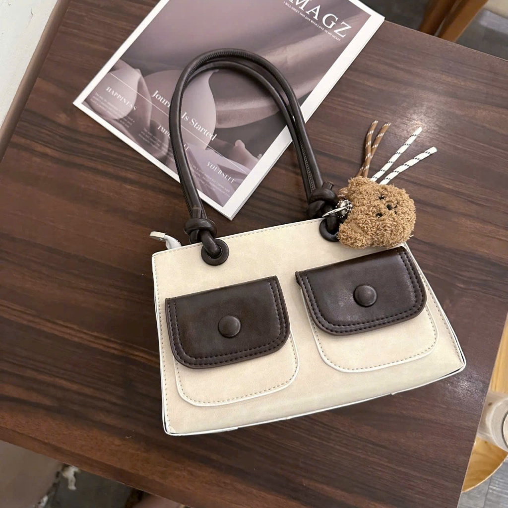Túi xách đeo vai 2 ngăn trước kèm charm gấu - DK171 | BigBuy360 - bigbuy360.vn