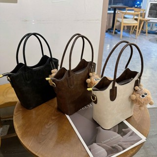 METWO. - Túi xách nữ da PU mềm cầm tay/ đeo chéo kèm móc gấu bông vintage QC khoá kéo basic thời trang ulzzang Hàn Quốc