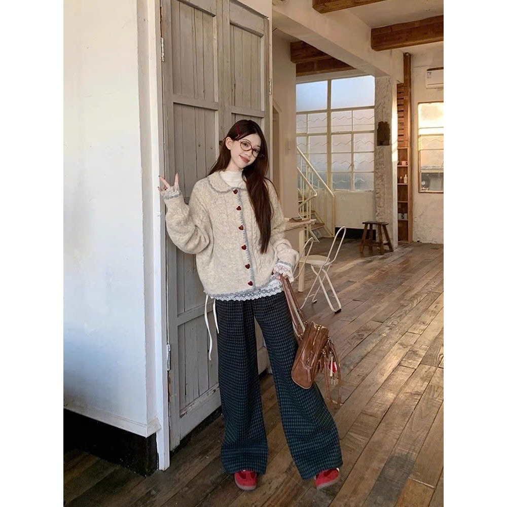 [SẴN] Áo Khoác Cardigan Nữ cổ Polo màu be Dày Dặn Cúc Tim, Áo Khoác Len Cổ Bẻ Điệu Đà Dễ Phối Đồ - 155 | BigBuy360 - bigbuy360.vn