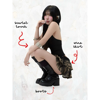    KIZA WAY    Set áo hai dây kiểu yếm đen và chân váy rằn loang By Daneji 