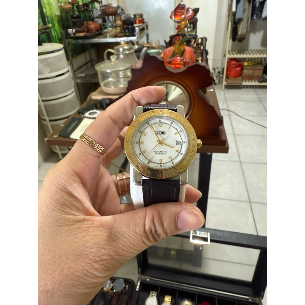 đồng hồ cơ automatic sản xuất và lắp ráp tại Thụy Sĩ  máy eta 2824-2 size 39*45