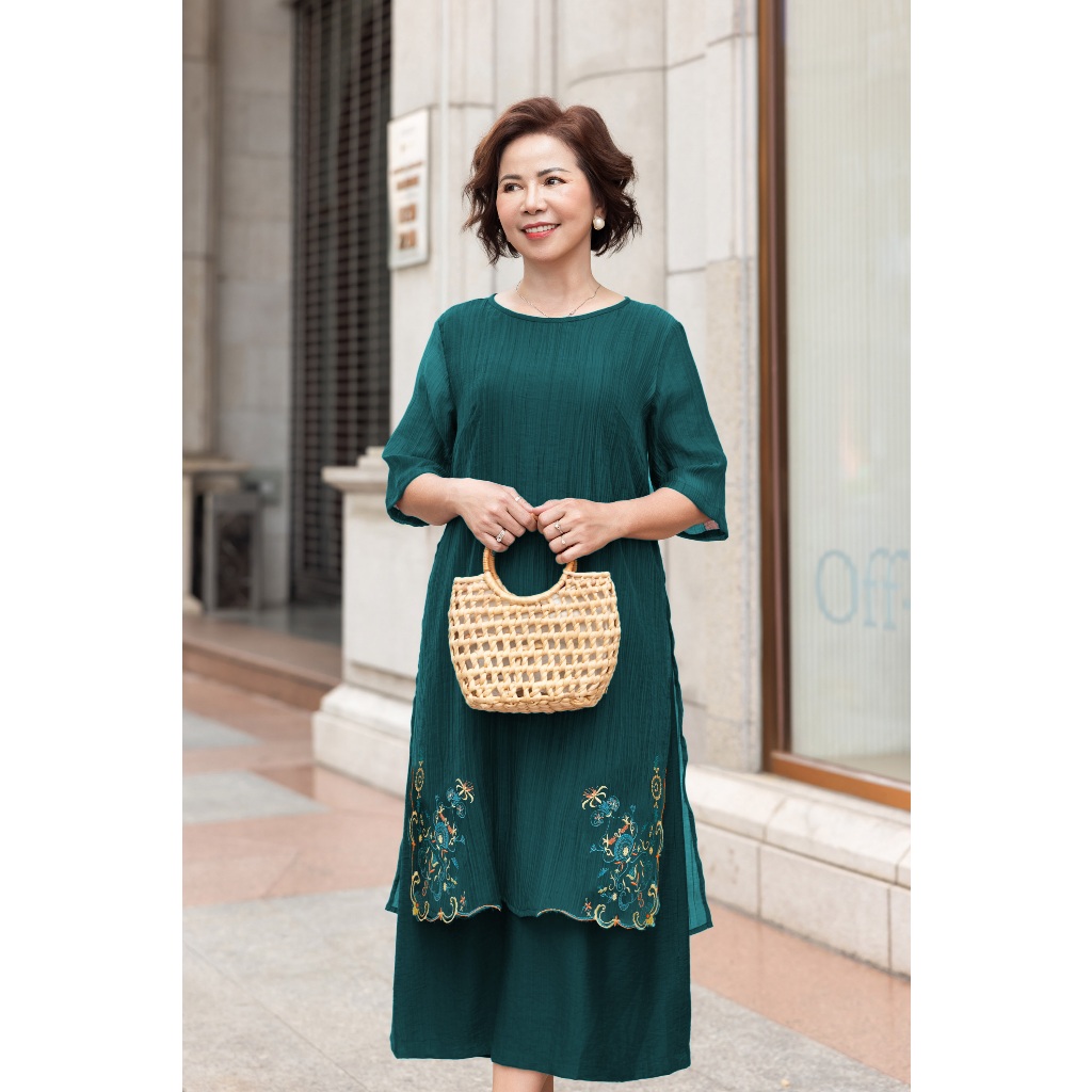 M COLLECTION | Váy Đầm Nữ Trung Niên Tặng Mẹ Suông Vải Tơ Xốp 2 Tà Tay Lỡ Thêu Hoa Đi Tiệc D12311 | BigBuy360 - bigbuy360.vn