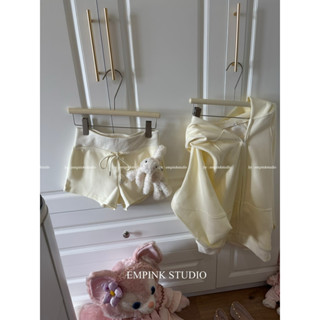 EMPINKSTUDIO / SET NỈ ( Quần đùi + Áo khoác ) màu be