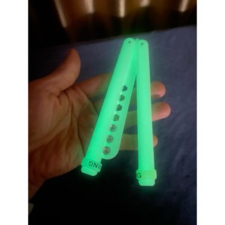  Đồ Chơi dạ quang Balisong Butterfly Trainer Squiiddy Ver3.0 - Siêu Mượt Với Tạ Đai Ốc Ở đầu 