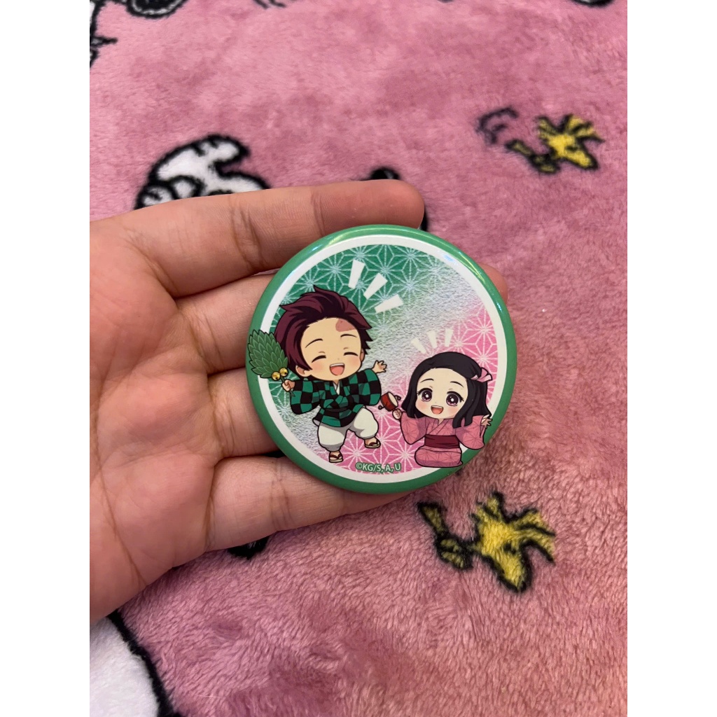 [ New 90% ] Huy Hiệu Cài Áo Tanjiro Kamado& Nezuko Kamado Thanh Gươm Diệt Quỷ.