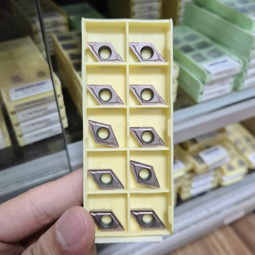 Mảnh chíp tiện CNC Deska DCMT070204 FL6018, DCMT11T304 FL6018 – Chuyên tiện thép & inox