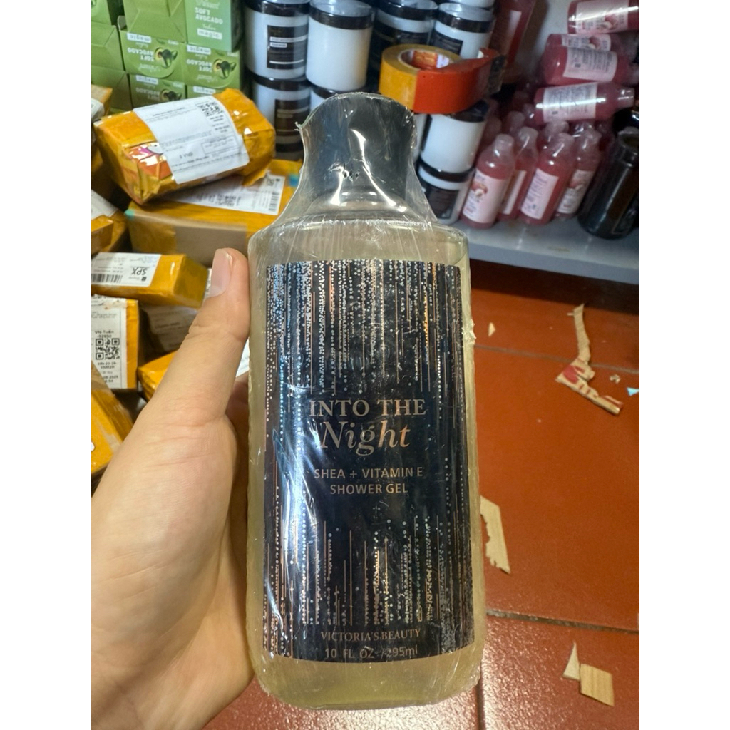 Sữa tắm Bath And Body Work Into The Night 295ML
