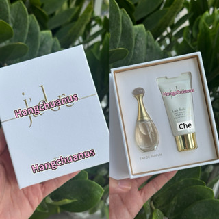   Macy’s Us  Set gift gồm nước hoa và sữa dưỡng nhà D...o 