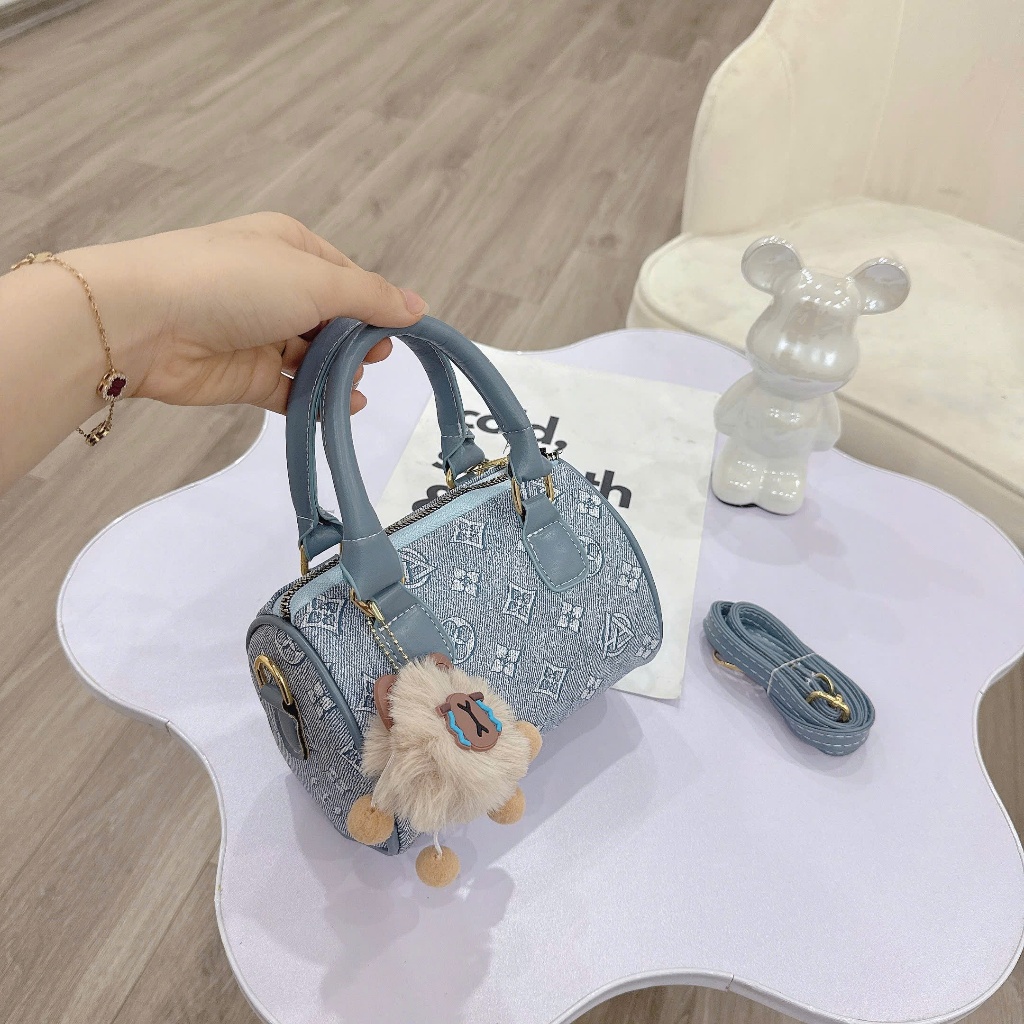 Túi Xách Tay Dáng Trống Kèm Charm Gấu Bông –  Hoạ Tiết Nổi Thời Trang CUN304 | BigBuy360 - bigbuy360.vn