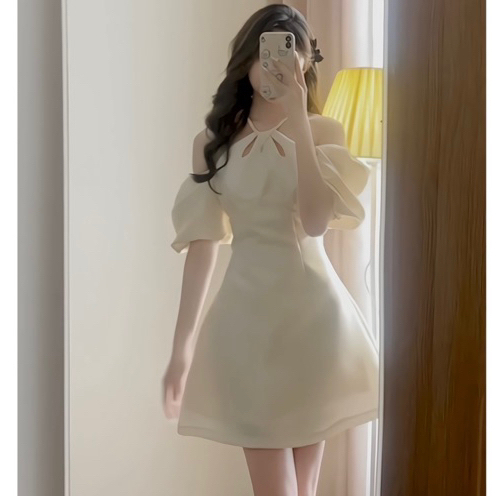 Váy thiết kế cổ yếm khoét giọt lệ Dilyshop dáng suông nhẹ nhàng, chất Tafta lên dáng chuẩn sang trọng