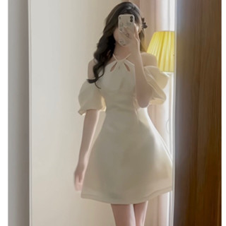 Váy thiết kế cổ yếm khoét giọt lệ Dilyshop dáng suông nhẹ nhàng, chất Tafta lên dáng chuẩn sang trọng