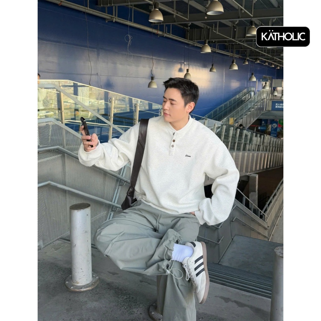 Áo Sweater Cổ Tàu Nam Nữ Local Brand KATHOLIC Chất Liệu Nỉ Hai Da Form Rộng Oversize Kèm Hình Thêu KAT032 | BigBuy360 - bigbuy360.vn