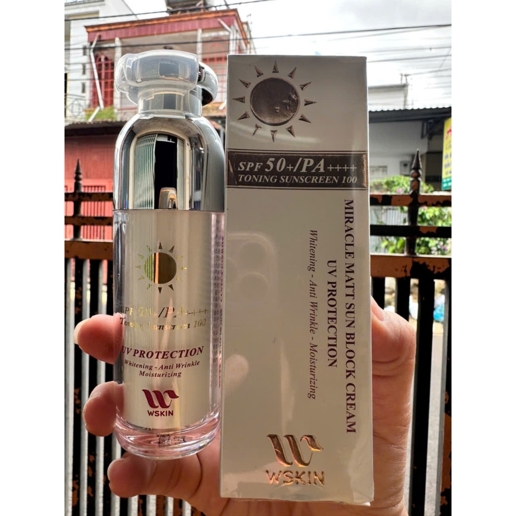 Kem chống nắng nâng tông dưỡng trắng giảm lão hoá WSKIN Essence Tone up SPF50+/PA++++