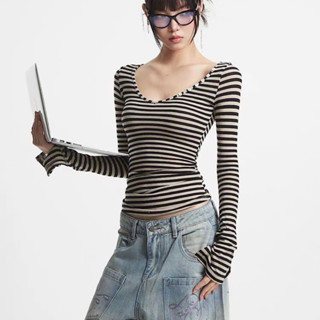   ẢNH THẬT  Áo thun dài tay y2k mùa thu cổ V có khuy siêu hot chiết eo ôm sát body sọc ngang đen nâu nhạt dễ phối 