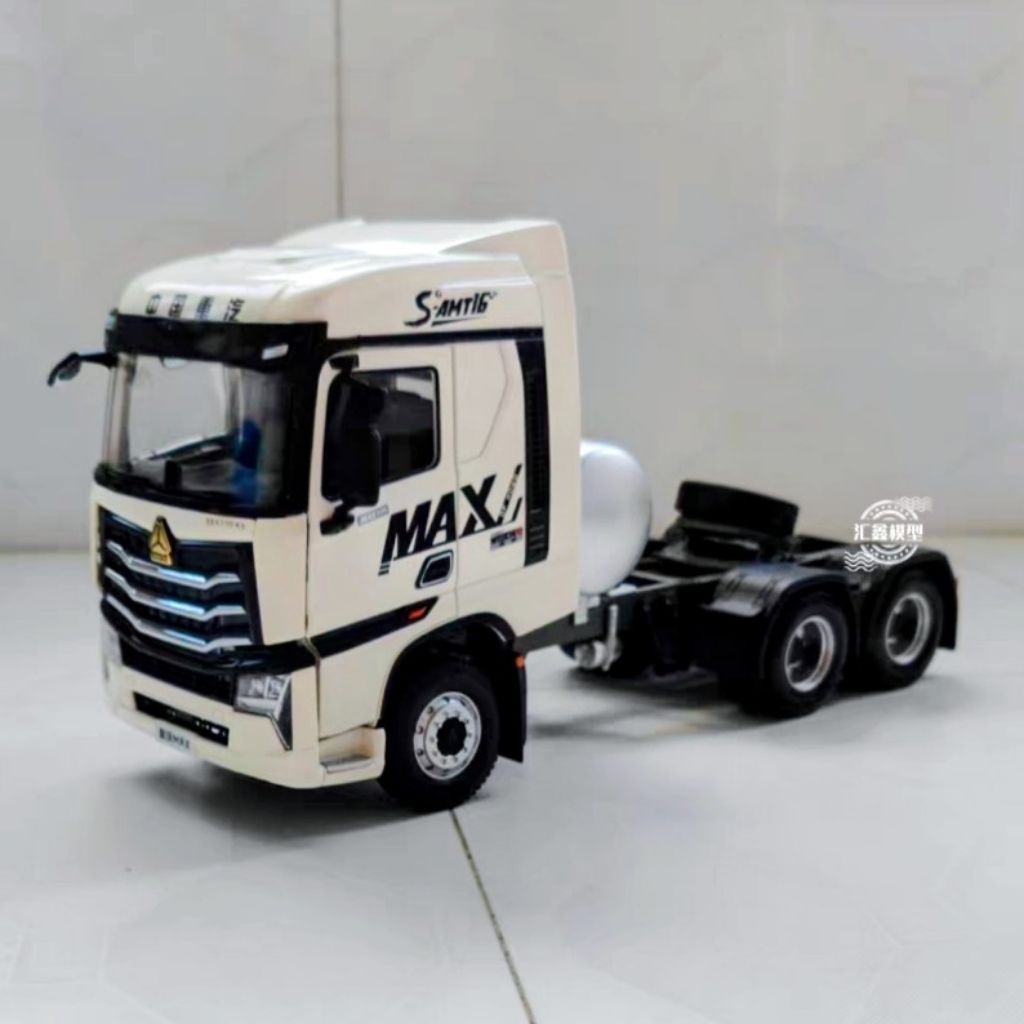 Mô hình xe đầu kéo howo Max phiên bản khí tự nhiên hoá lỏng hợp kim 1:24