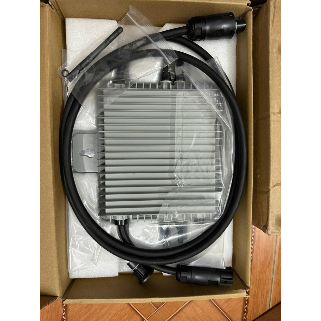 Biến tần hoà lưới Micro Deye 800w (gãy tai treo)
