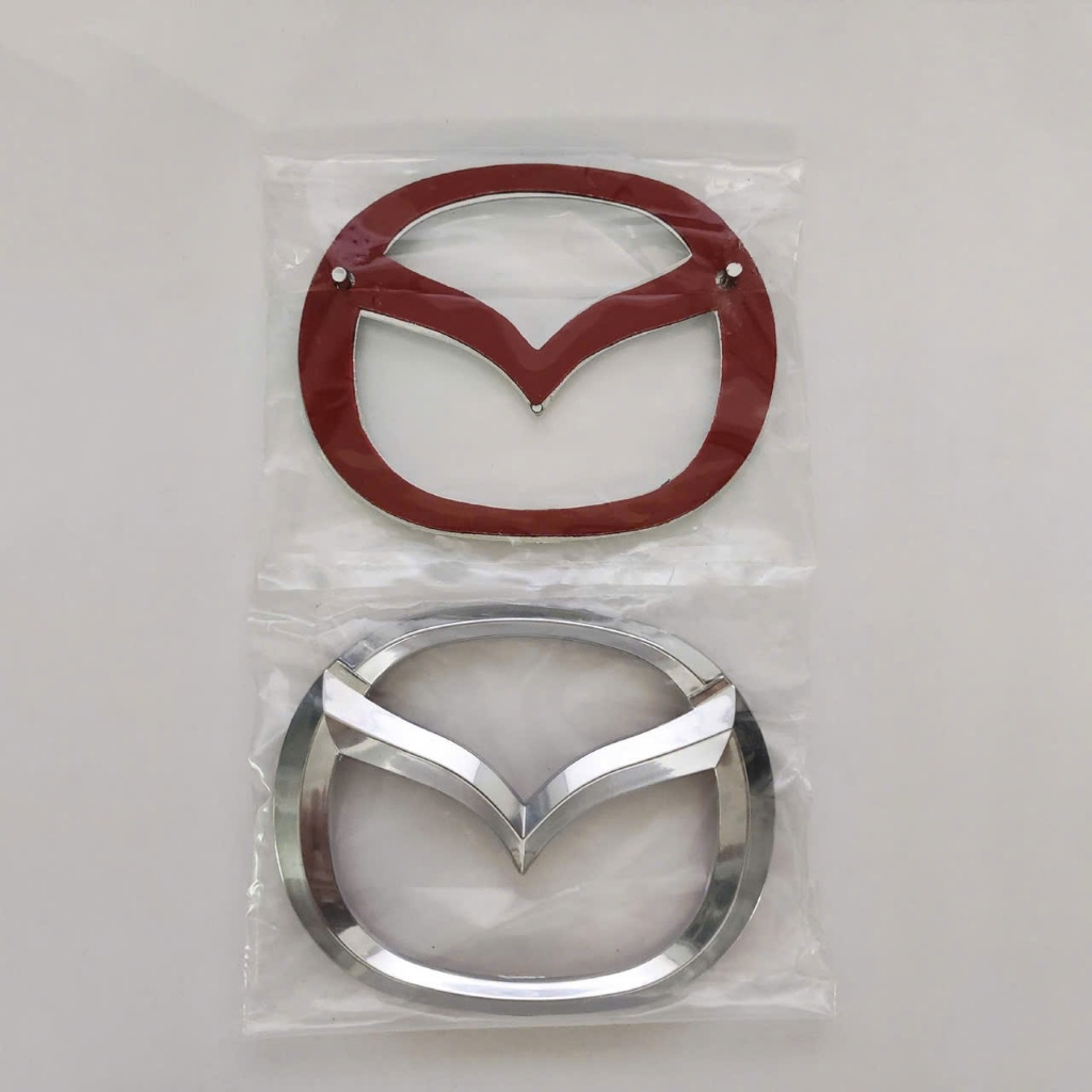 đ <Mazda 3> Logo Mazda3 trước, sau, vô lăng và bảng chữ gồm 2 màu đen bóng và Crom. Mazda3. d