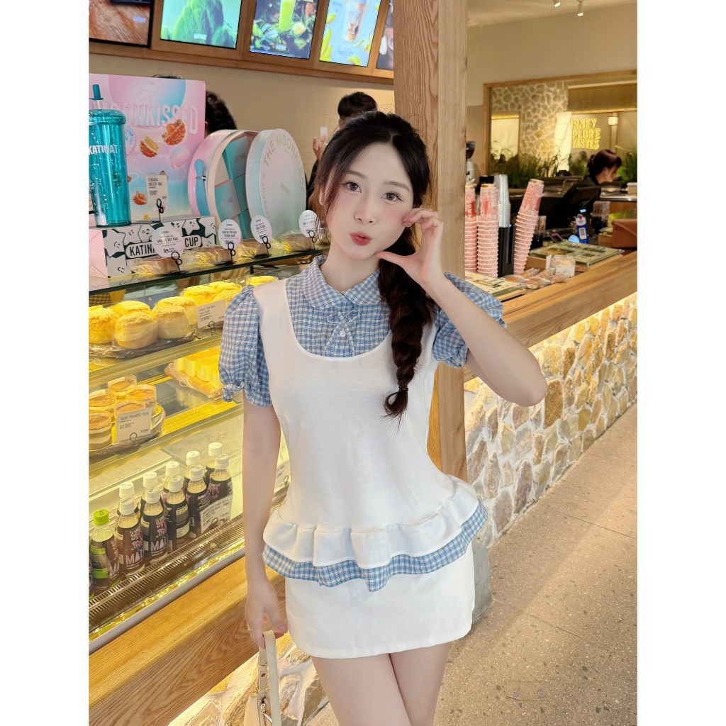 Áo sơ mi tay phồng nữ phối kẻ caro dáng peplum cổ búp bê form chuẩn dễ phối đồ AOT060 | BigBuy360 - bigbuy360.vn