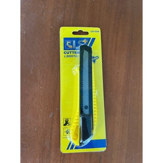 Dao rọc giấy LS 229 với thiết kế khung nhựa bọc thép đen