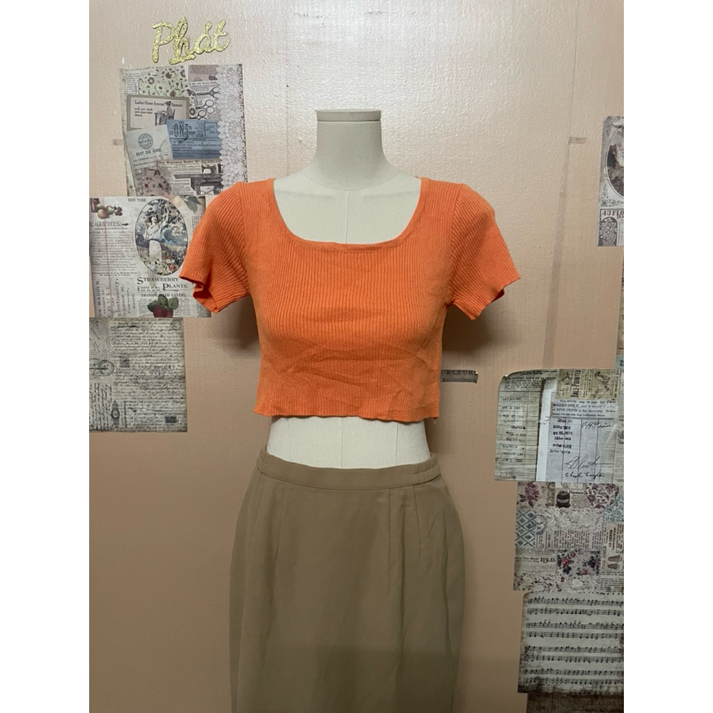 Áo mongtogi croptop màu cam a28
