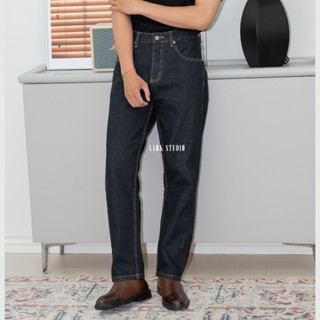 Quần jeans ống đứng nam Straight Fit Jeans by Lark Studio, ông suông nhẹ tôn dáng, thoải mái