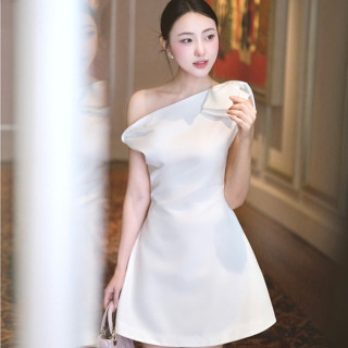 GERME Váy tiệc nữ nơ lệch vai Dream dress dáng xòe ngắn nhún bên eo vải chéo ý mềm mại, Đầm tiệc thu đông nữ VVNL052504