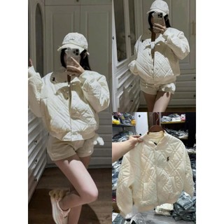 (Hàng Shop): Áo Khoác Trắng Trám Nhồi Bông 3 Lớp Thêu Ngựa Bo Chun Tay Dáng Ngắn Đính Khuy Bấm Siêu Hot-Ảnh Lollaye