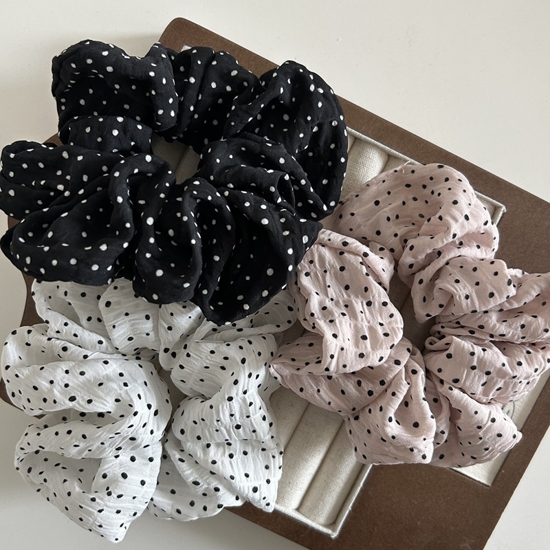 Dây buộc tóc nữ srunchies với hoạ tiết chấm bi đơn giản, dể thương