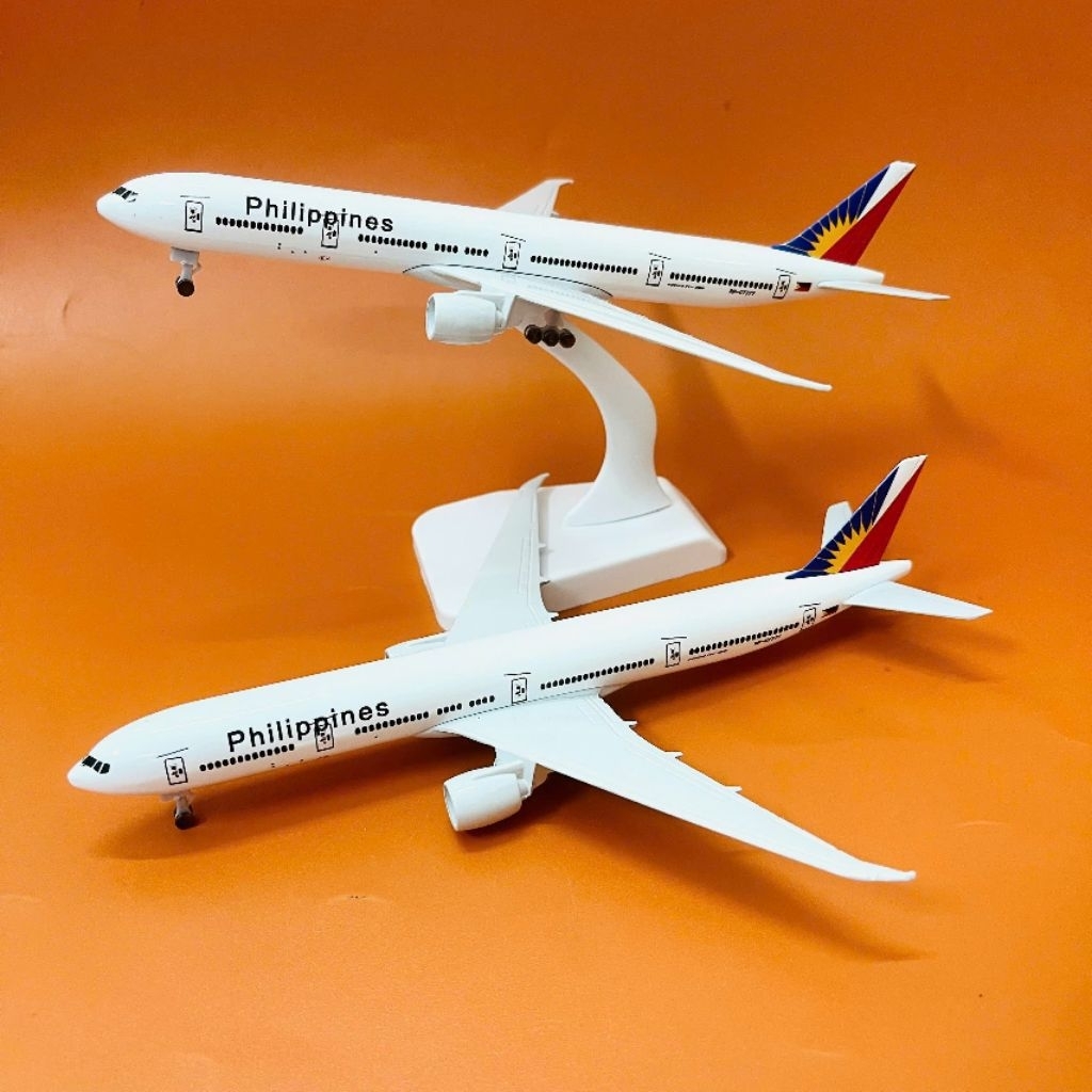 Mô Hình Máy Bay Boeing B777 Hãng Hàng Không Philippines Airlines Tỉ Lệ 1:400 – Thiết Kế Chân Đế Bay,