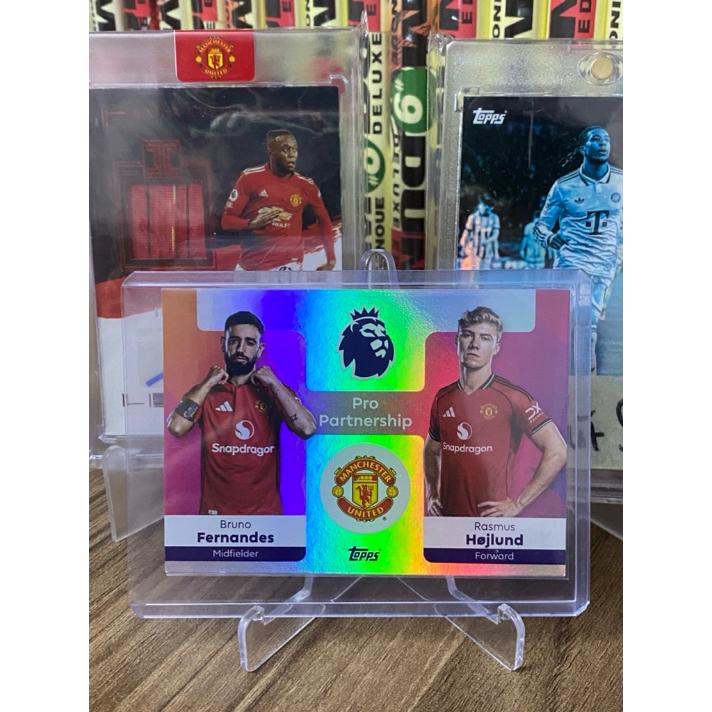 [CẦU THỦ XUẤT SẮC NHẤT EPL 2026] Thẻ Cầu Thủ Bruno Fernandes & R.Hojlund Topps EPL 2026 PRO PARTNERS