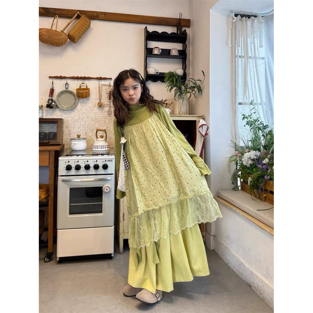 Yếm dây chấm bi phối áo thun