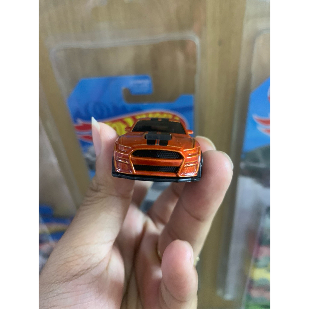 Xe Mô Hình Hot Wheels 20 FORD SHELBY GT500 Loose ( K Còn Card )