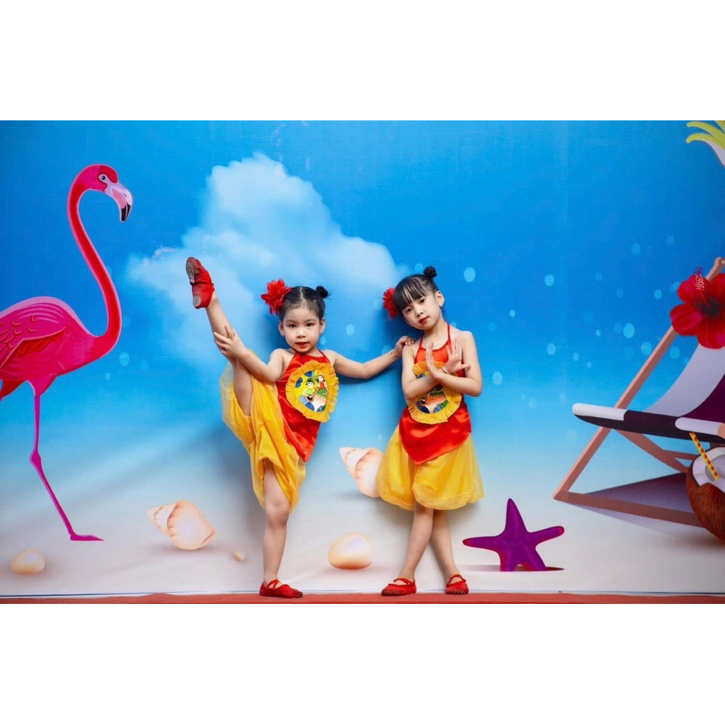 Yếm Quần Boom, Yếm Quần Boom Biểu Diễn Sân Khấu