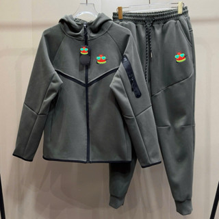 Bộ đồ nam thể thao dài tay PB Tech nỉ xám in sọc kẻ V thêu logo dấu tích ngực phối túi zip tay BD53P