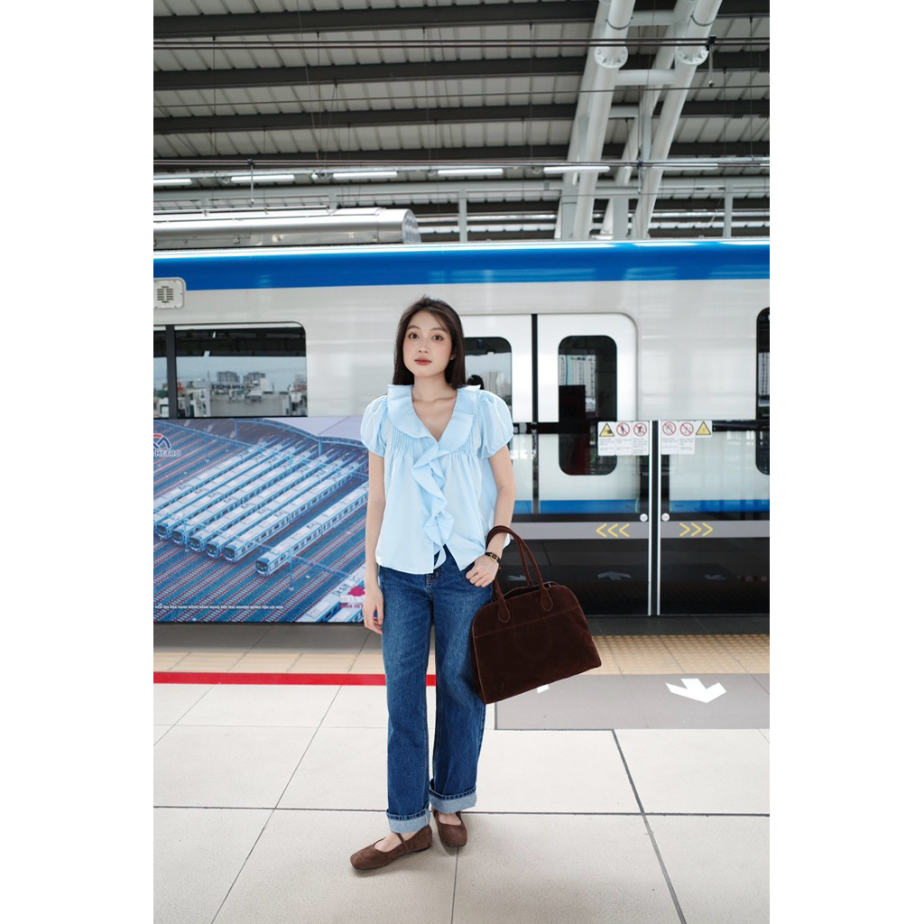 Áo blouse nữ tay bồng cổ bèo vải kate – Monstier Bardot Ruffle Blouse form xinh basic dễ mặc