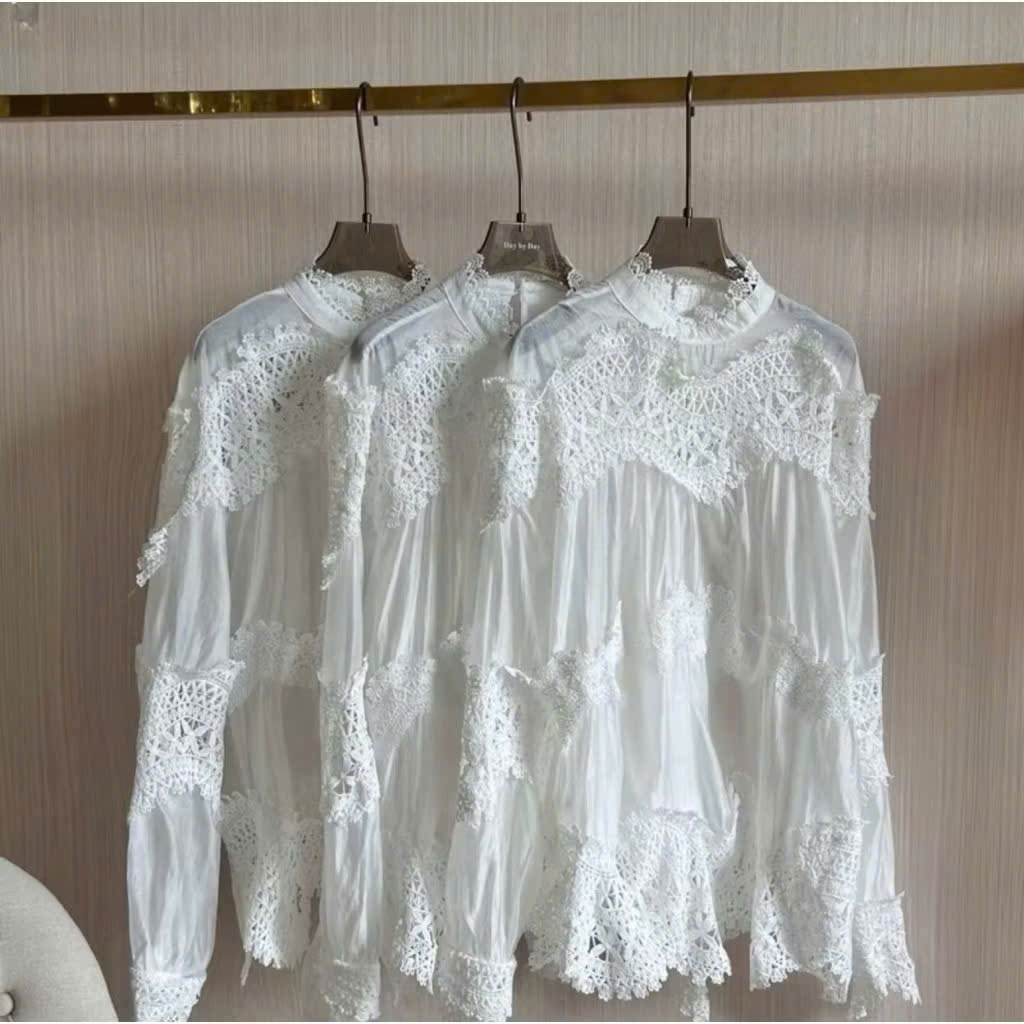 (Hàng Thiết Kế): Áo Trắng Đũi Tơ Phối Ren Bản To Viền Lượn Dài Tay Cúc Ngọc Sang Chảnh Tôn Dáng Dễ Phối Đồ - Ảnh Lollaye | BigBuy360 - bigbuy360.vn