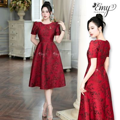 Đầm Gấm Taffta EM7517 Đỏ Đô Dáng Xòe Cổ Tròn Tay Ngắn