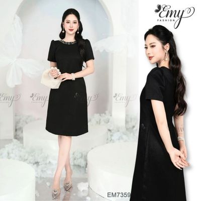 Đầm Suông Đen EM7359 Vải Bố Gân Cổ Tròn Tay Ngắn Đính Hạt