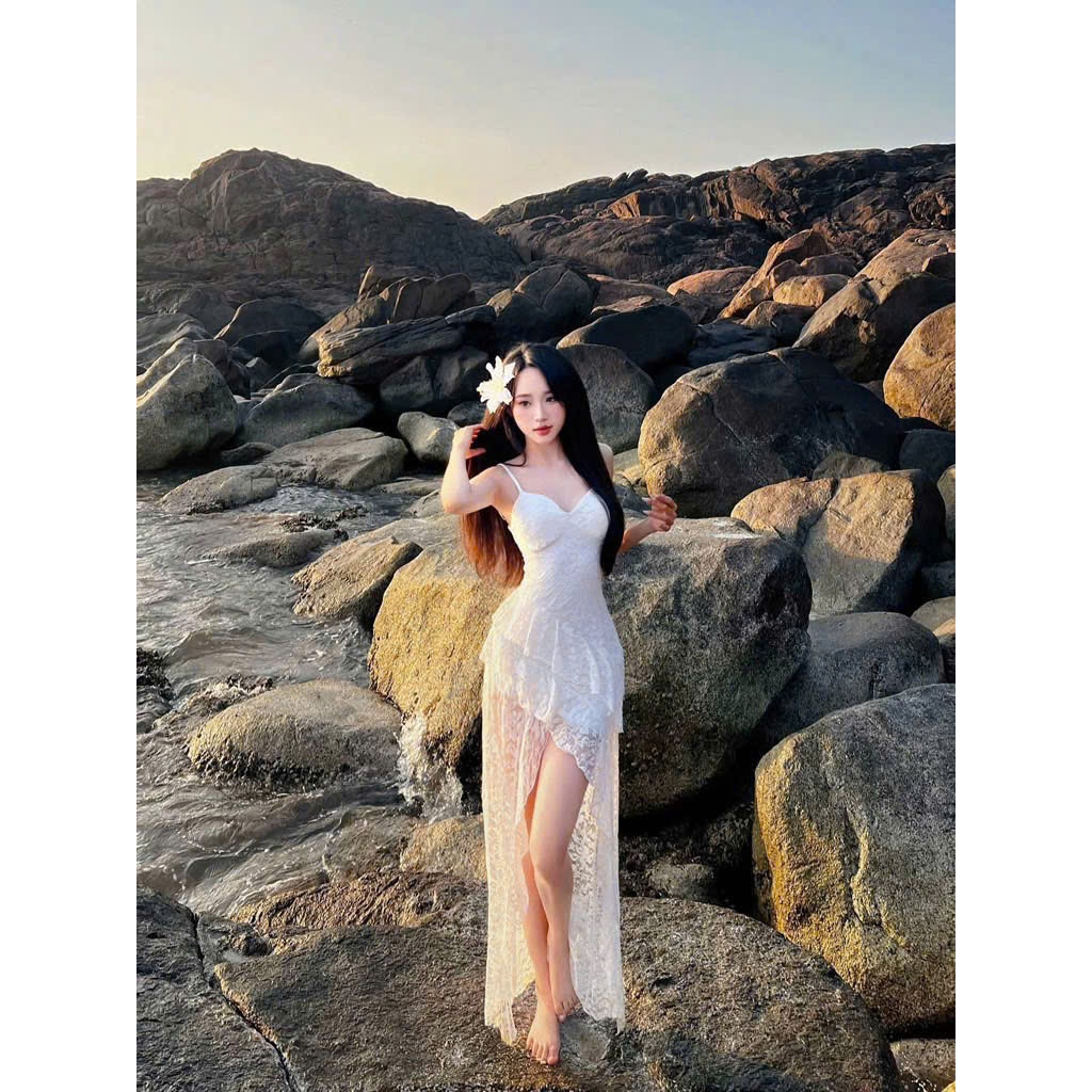 Đầm xẻ tà 2 màu trắng đen thời trang nữ đi chơi chất áo ren cổ dây có mút ngực không tay dáng váy xẻ