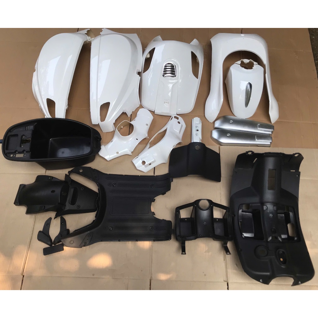 Bộ nhựa xe điện Vespa 79 , full bộ 15 chi tiết nhựa màu+ nhựa đen. Nhựa xe điện Vespa đèn pha tròn
