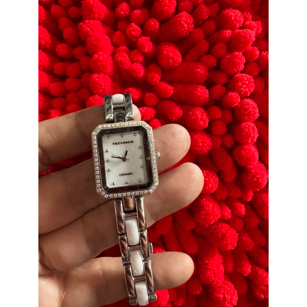 đúng hồ nữ technos